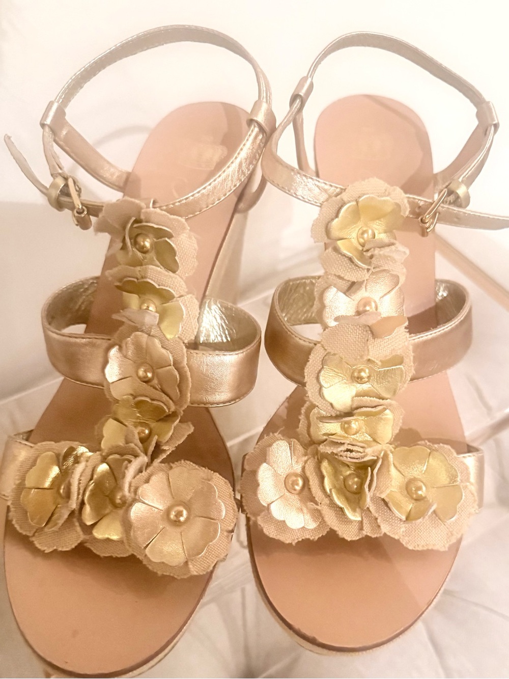VTG Y2K Juicy Couture Smells Like Couture Metallic Gold Floral Fabric Wedge